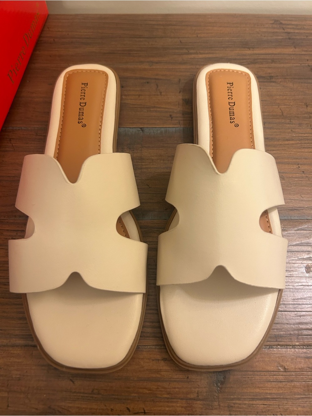 Pierre Dumas Empress 29 Crème Sandals Brand New never Worn